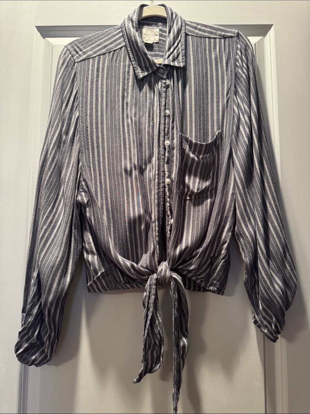 American Eagle Outfitters Gray Striped Tie-Front Button-Down Shirt